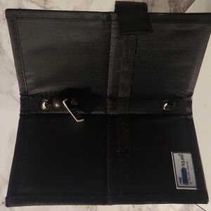 Real Techniques foldable travel brush holder